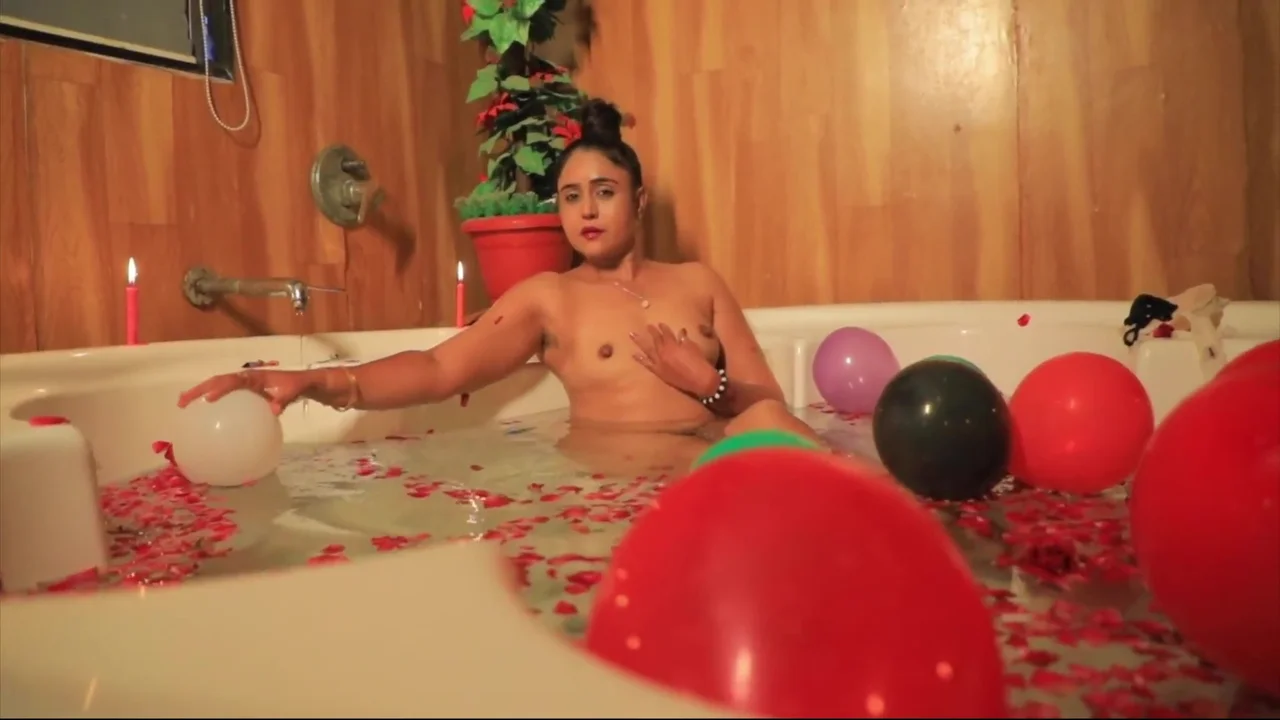 Pallavi Patil In the Bathtub 2024 Hindi XXX Video